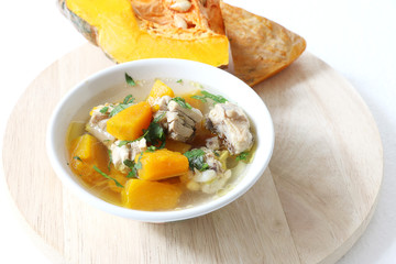 Chicken soup with pumpkin