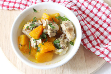 Chicken soup with pumpkin