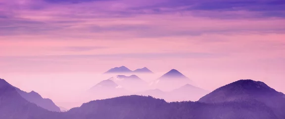 Foto op Plexiglas Pruim paarse vulkaan zonsopgang