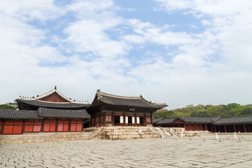 Obraz premium Square and Myeongjeongjeon, the main hall of Changgyeonggung Palace in Seoul, South Korea. Copy space.