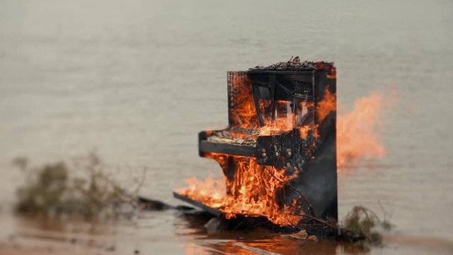 Black Piano in flames, depressive