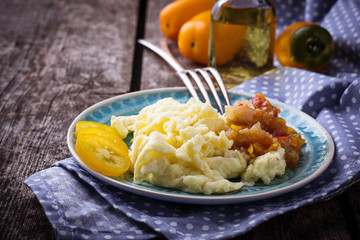 Scrambled eggs with vegetable