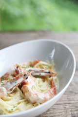 Spaghetti white sauce with shrimp