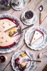 Cake with cream cheese