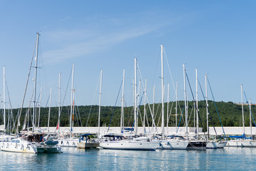 Obraz premium mast against a blue sky, ship mast, marina in European city, the