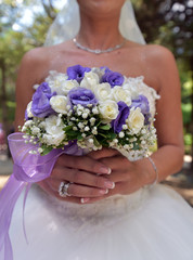 Obraz na płótnie Canvas The bride with her wedding flower