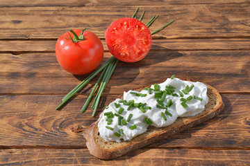 Brot mit Tomaten
