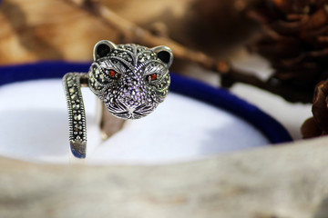 Black spinel diamond silver ring in the form of a cat's head.