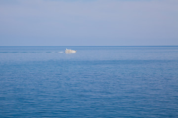 Obraz premium yacht goes on the high seas