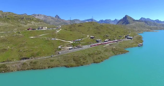 Passo del Bernina - Svizzera - Bernina Express - Stazione Ospizio Bernina su Lago Bianco (2200 mt.) - Vista aerea verso sud 