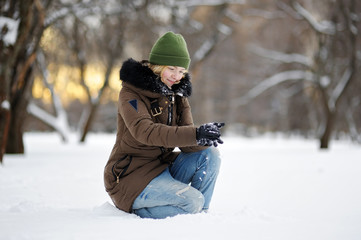 Fototapeta na wymiar Young woman having fun in winter