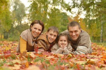 Fototapeta premium Family relaxing in autumn park