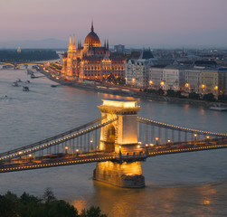 Fototapeta na wymiar Chain Bridge and Parliament in Budapest at twilight, Hungary