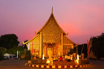 Foto op Plexiglas Old temple of Wat Lok Molee at sunset. Chiang mai, Thailand © upslim