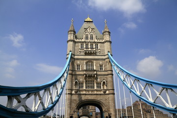 Fototapeta na wymiar Tower Bridge over the River Thames in London