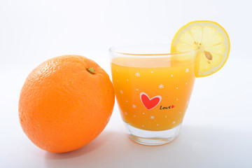 新鮮なオレンジとジュース