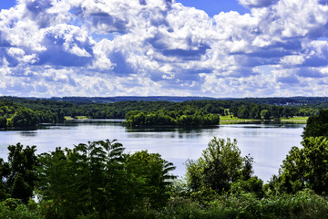 Fototapeta na wymiar Beautiful Lake Codorus & blue sky/A beautiful and peaceful landscape photograph from Lake Codorus in Pennsylvania