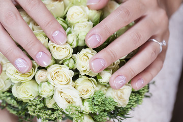 Obraz na płótnie Canvas bridal bouquet of white roses