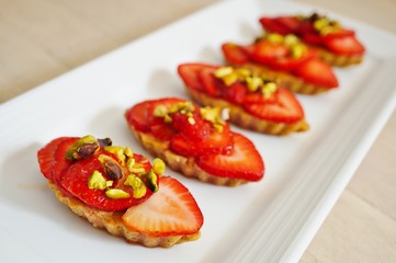 Vegan pistachio financier cakes with strawberries