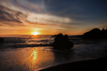 Fototapeta na wymiar Sunset at a Rocky Beach