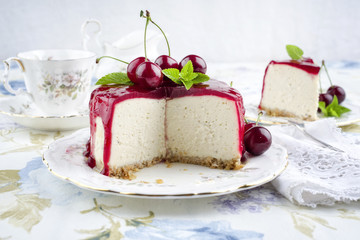 Cheesecake mit Kirschen
