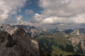 Obraz premium Karwendel mountains seen from Lampsenspitze in the mountains of Tyrol