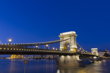 Fototapeta premium Most Łańcuchowy nocą w Budapeszcie