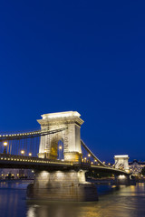 Obraz premium Chain Bridge by night in Budapest