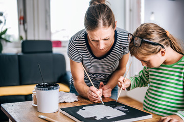 Fototapeta premium Mother and daughter painting canvas
