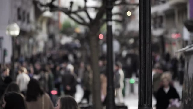 Mensch beim Bummeln in der City