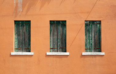 Fototapeta na wymiar vintage orange wall with windows