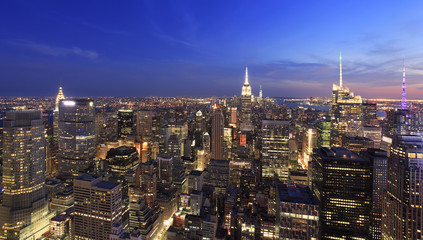 Fototapeta na wymiar New York City skyline at dusk