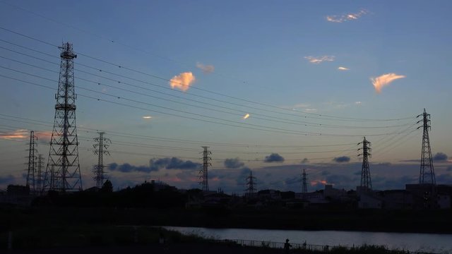 4K・日没後の鉄塔群・タイムラプス_3-555