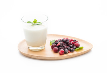 yogurt with mixed berries