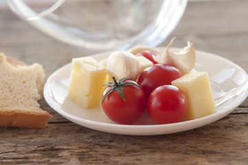 Italian cheese with tomato and garlic