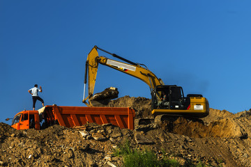 Obraz premium excavator and dump truck skill work