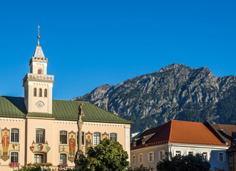 Fototapeta na wymiar Altes Rathaus in Bad Reichenhall Alpen