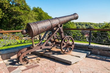 Fototapeta na wymiar Old artillery cannon in Chernihiv