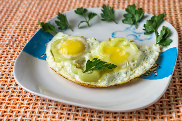 scrambled eggs with herbs and pepper