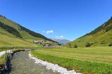 Fototapeta na wymiar Hintertux im Tuxertal Tirol