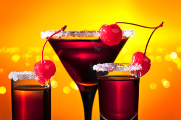 Obrazy na Szkle  napoje alkoholowe ze słodką wiśnią