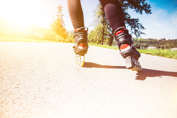 Inlineskates/Inliner beim in voller Fahrt