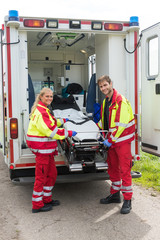 Notfallsanit&auml;ter und Rettungswagen