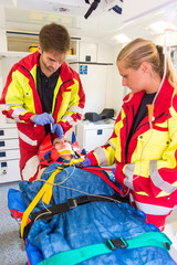 {Rettungssanitäterin
98} Bilder und Videos suchen: rettungssanitäterin | {Rettungssanitäterin
98}