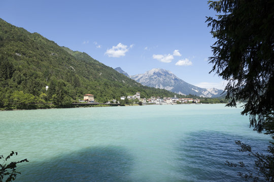 Dal lago di Barcis alle montagne