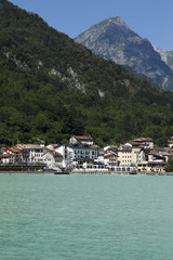 Fototapeta na wymiar Lago e paese di Barcis, Friuli