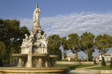 Fototapeta na wymiar La fontaine de la Place Lyautey à Lyon