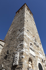 Fototapeta na wymiar Torre con personaggi storici, Marano