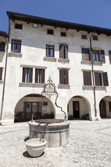 Fototapeta premium Pozzo di piazza del castello, Valvasone