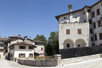 Fototapeta na wymiar Salita al castello, Valvasone